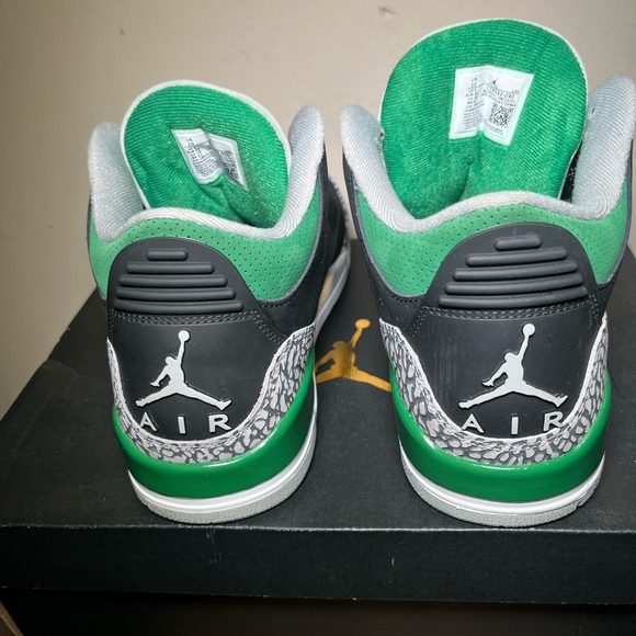 Athletic_Shoes
